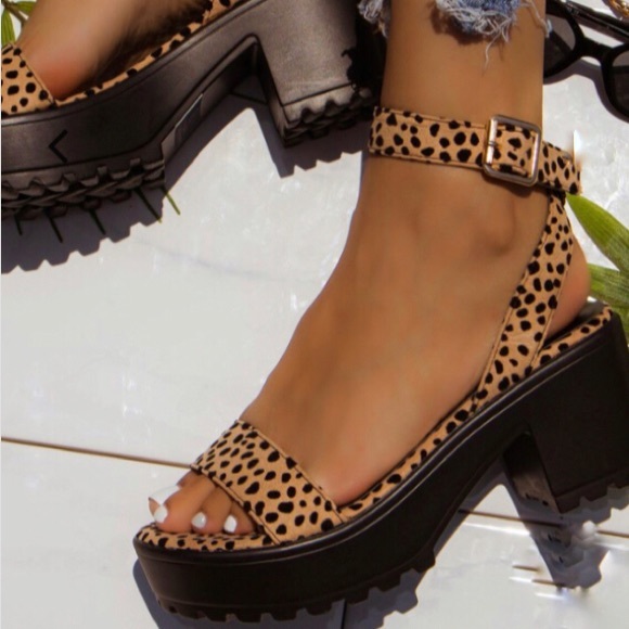 New lug cheetah sandal 7 left - Picture 4 of 13